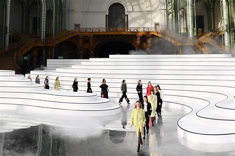 chanel defile grand palais 2018|LE DÉFILÉ AU GRAND PALAIS .